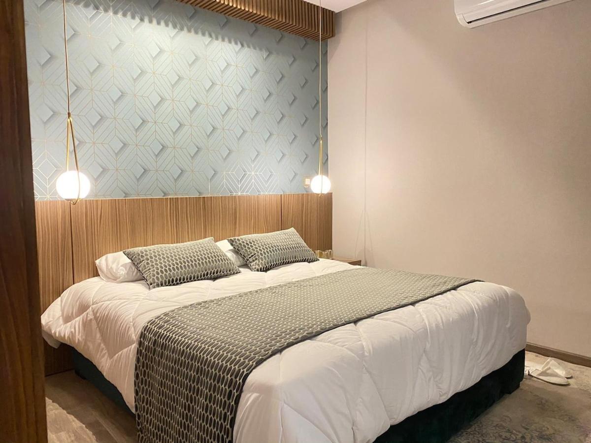 Pearl 13 - Brand New, Luxury & Elegant W/ Balcony